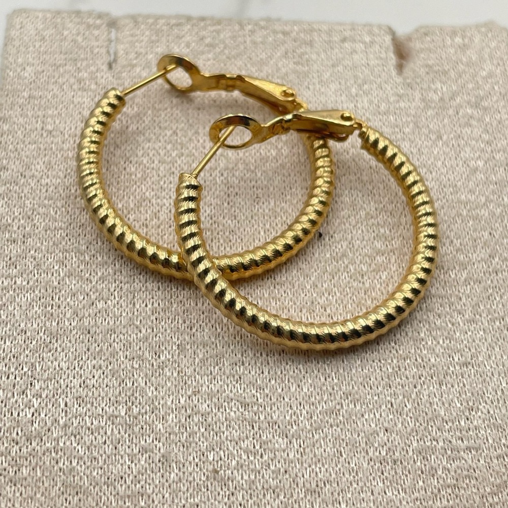Vintage Gold Tone Rope Textured Hoop Earrings Small Leverback Modern Classic - Picture 5 of 13